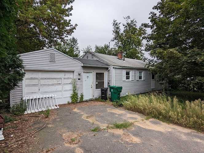 160 Crestwood St Chicopee, MA 01020