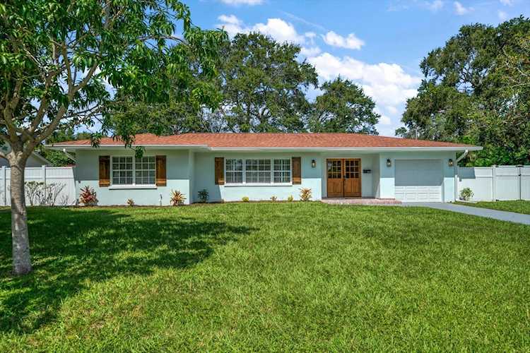1736 Golf View Dr Belleair, FL 33756