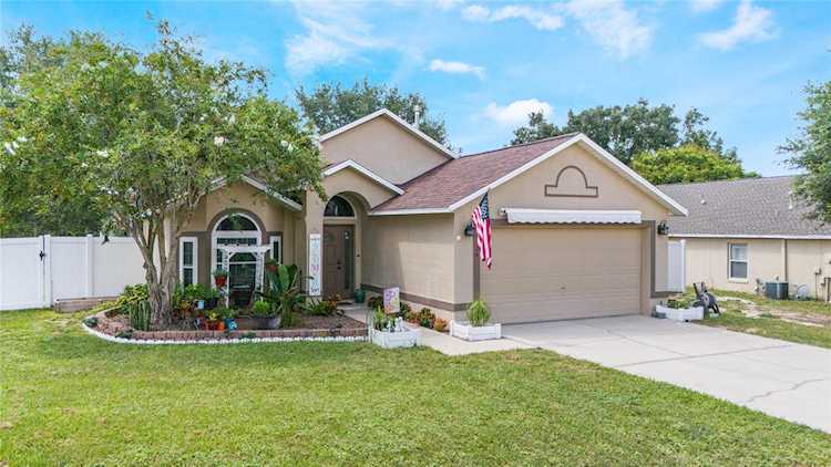 1114 Breezy Knoll St Minneola, FL 34715