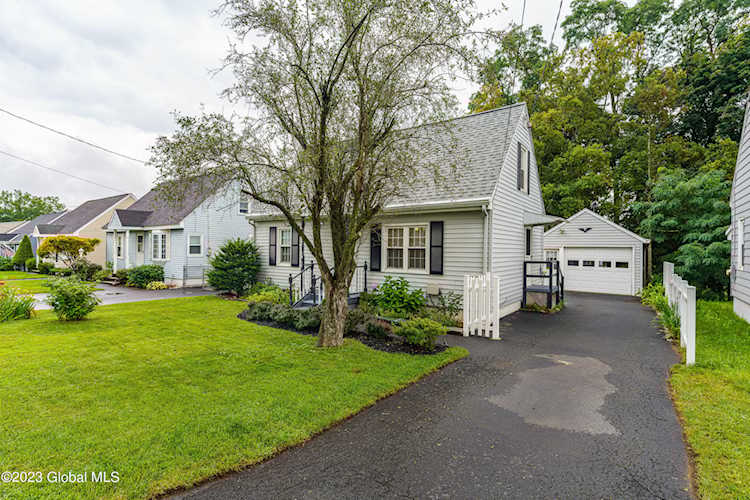 68 Fox Ave Schenectady, NY 12304
