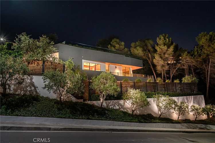 17335 Tramonto Dr Pacific Palisades, CA 90272
