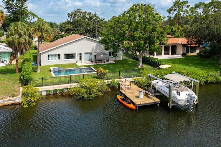 4937 Shore Acres Blvd NE St. Petersburg, FL 33703
