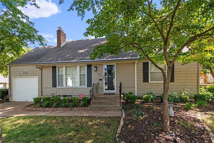 7405 Fontana St Prairie Village, KS 66208