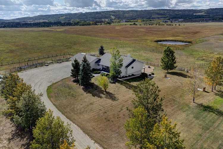 240061 186 Ave W Rural Foothills County, AB T0L 1W4