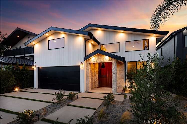 15029 Valleyheart Dr Sherman Oaks, CA 91403