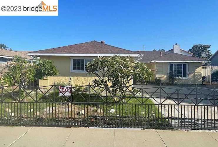 1805 E. Clifpark Way Anaheim, CA 92805