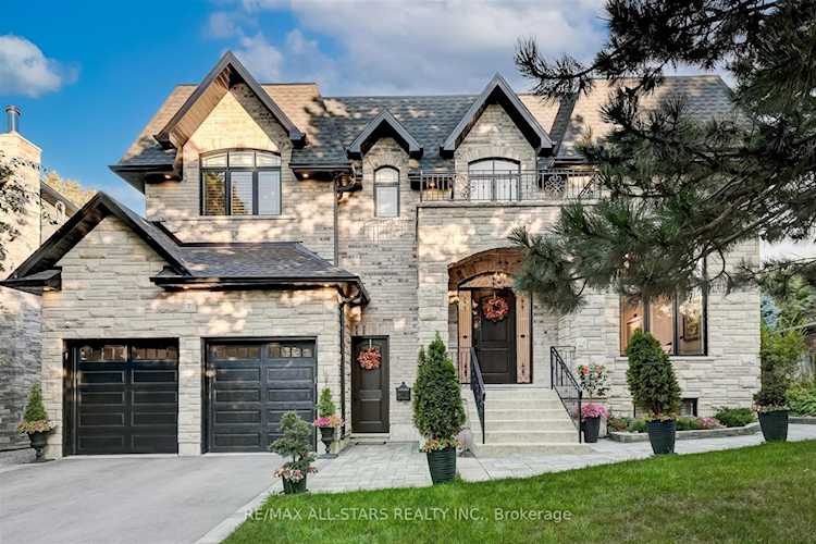 7 Brinloor Blvd Toronto, ON M1M 1L3