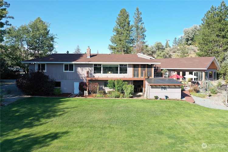 725 Okoma Dr Omak, WA 98841