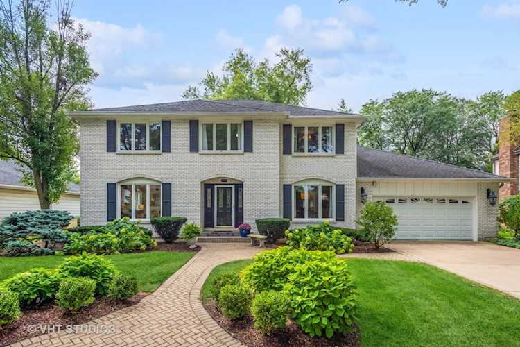 106 Lewis Ln Wheaton, IL 60189