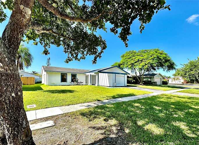 16708 SW 5th Way Weston, FL 33326