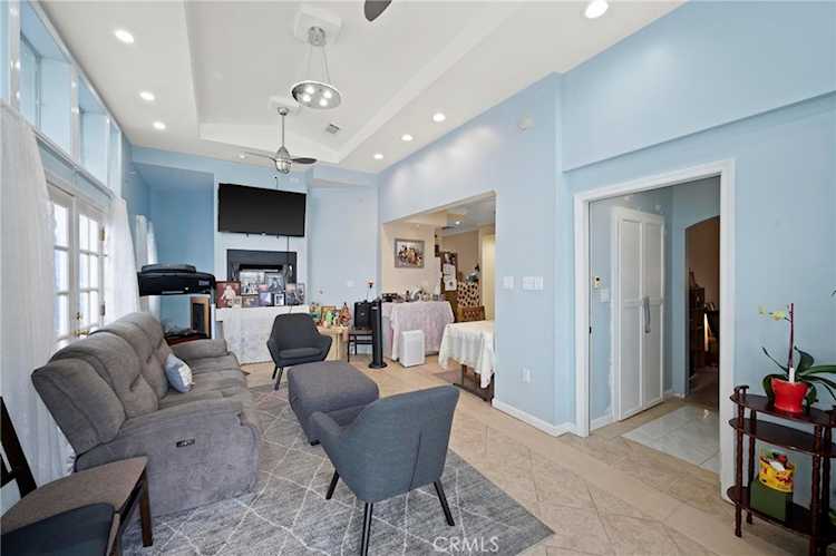 787 Terrace 49 Los Angeles, CA 90042