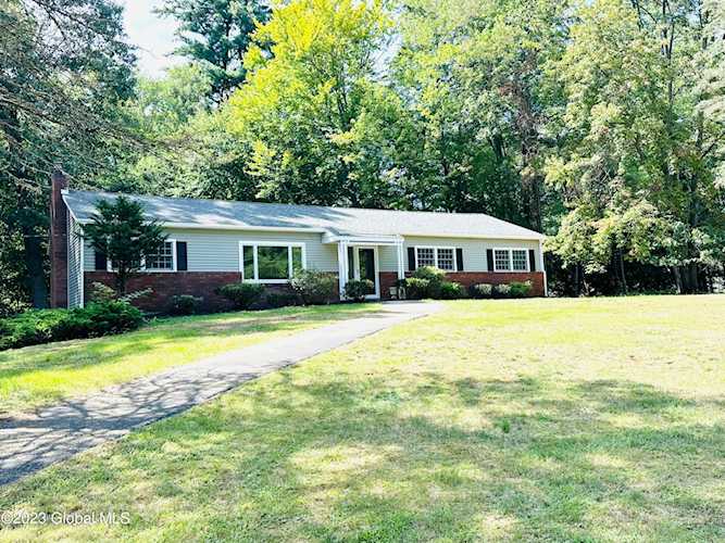 39 Terrace Ct Ballston Lake, NY 12019