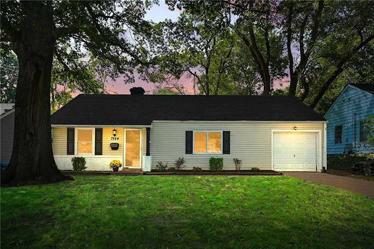 7524 Rainbow Dr Prairie Village, KS 66208