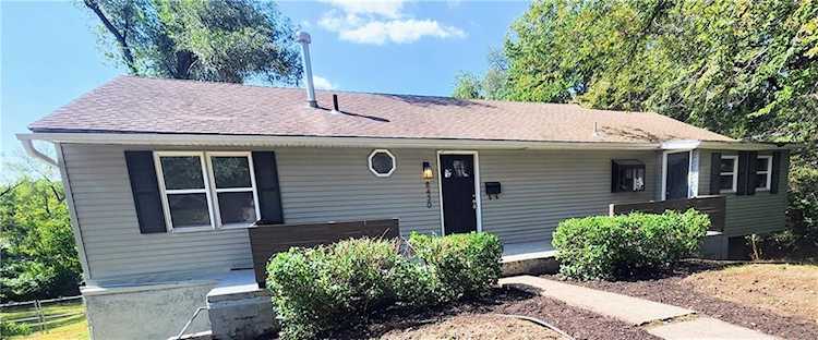 8430 Oak St Kansas City, MO 64114