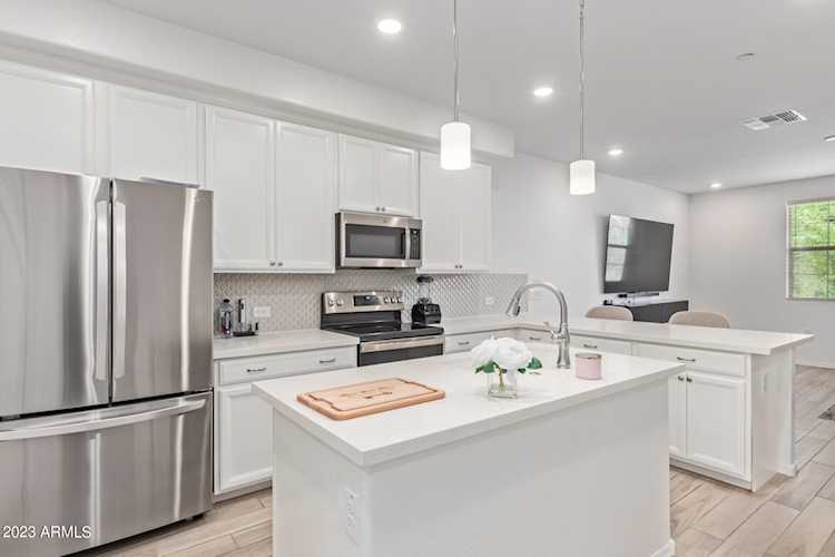 2669 S Peppertree Drive #105 Gilbert, AZ 85295