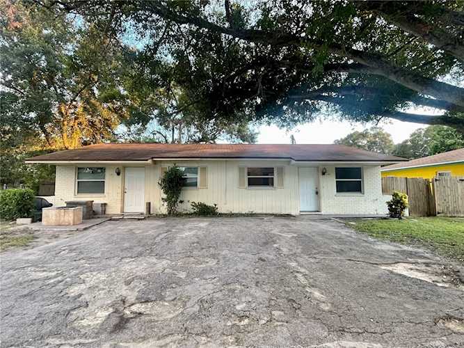 105 Lake Ave SE Largo, FL 33771