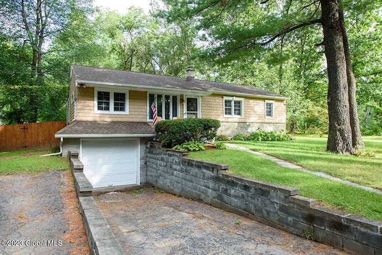 317 Church Rd Albany, NY 12203