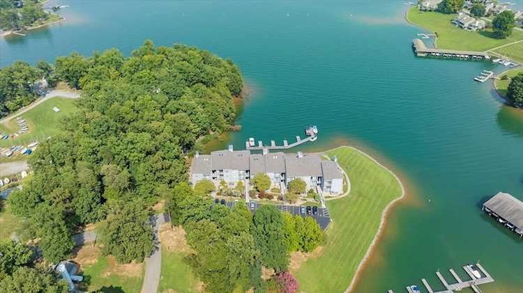 75 Woodbridge Moneta, VA 24121