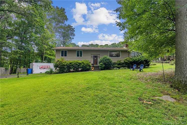 38 Daybreak Ln Shelton, CT 06484