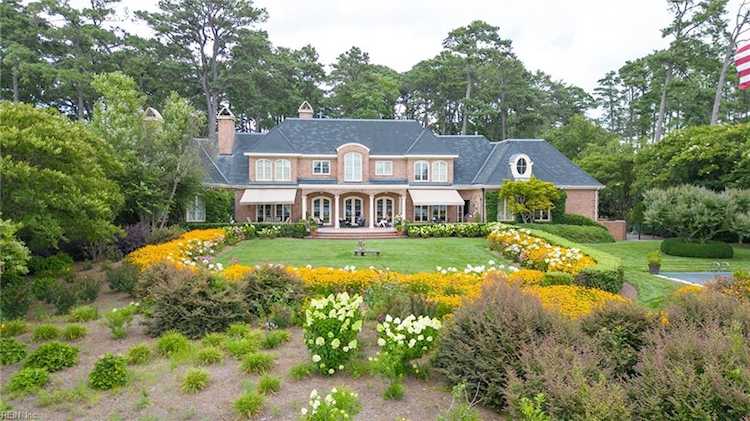 1332 Penguin Circle Virginia Beach, VA 23451