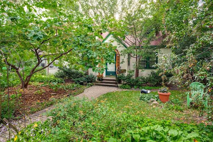 134 Warwick Street SE Minneapolis, MN 55414