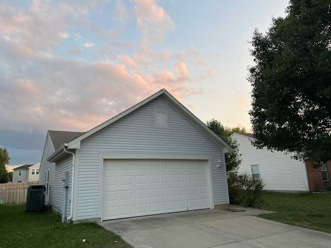 823 Scotch Pine Dr Greenwood, IN 46143