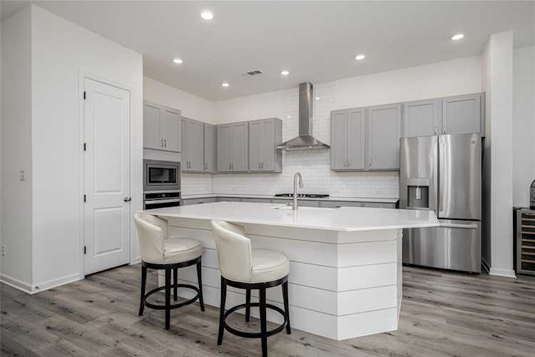 1021 Hazy Hills LOOP Dripping Springs, TX 78620