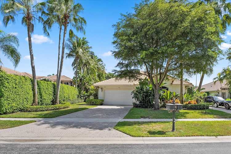 2800 Twin Oaks Way Wellington, FL 33414