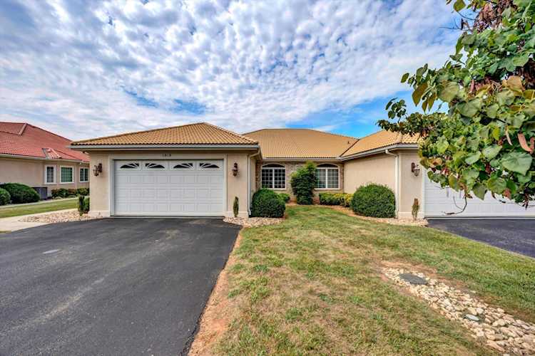 1919 Bridgewater Bay Moneta, VA 24121