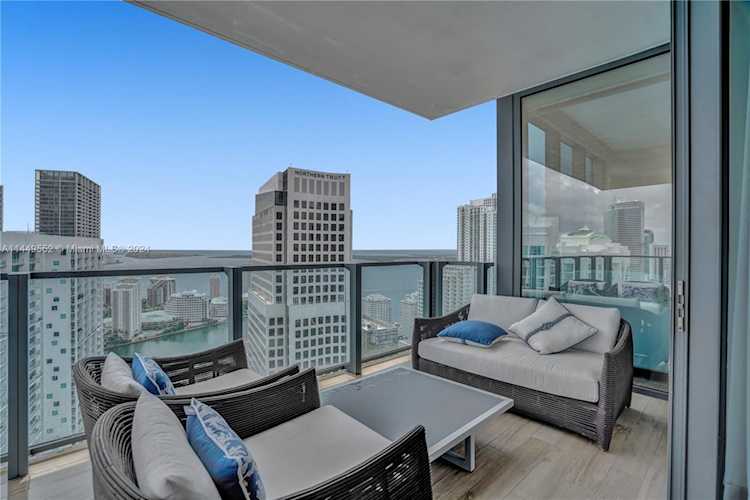 68 SE 6th St #3711 Miami, FL 33131