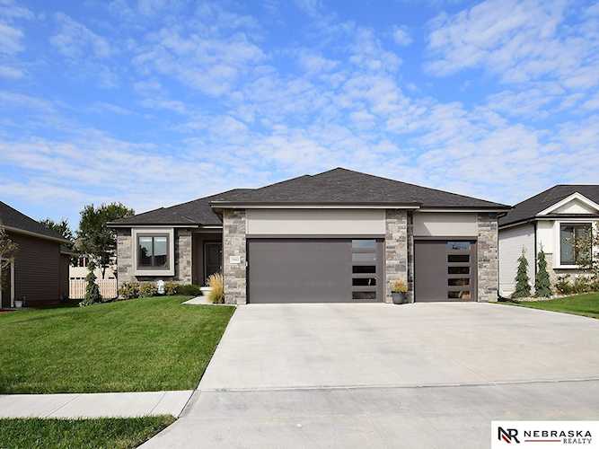 5843 Opus Dr Lincoln, NE 68526