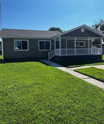 5 Freedom Ct Portsmouth, VA 23701