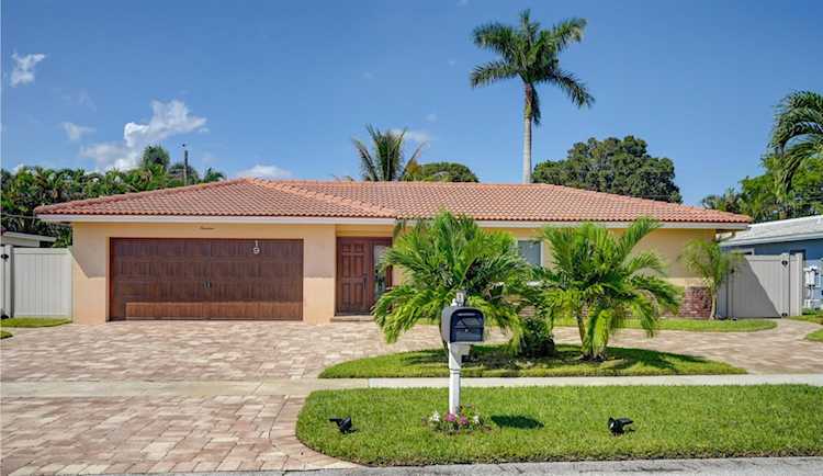 19 Tam O Shanter Lane Boca Raton, FL 33431