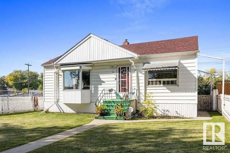 9306 90 Street Edmonton, AB T6C 3M4