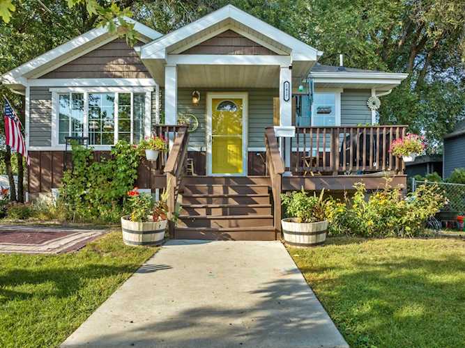 1417 SE 6th Ave Minot, ND 58701