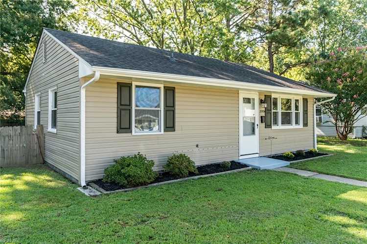2004 Rawood Dr Hampton, VA 23663