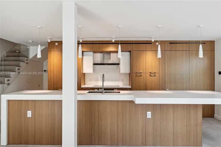 730 3rd St #207 Miami Beach, FL 33139