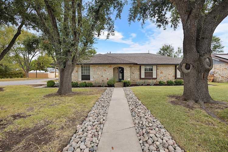 408 Parkview DR Pflugerville, TX 78660