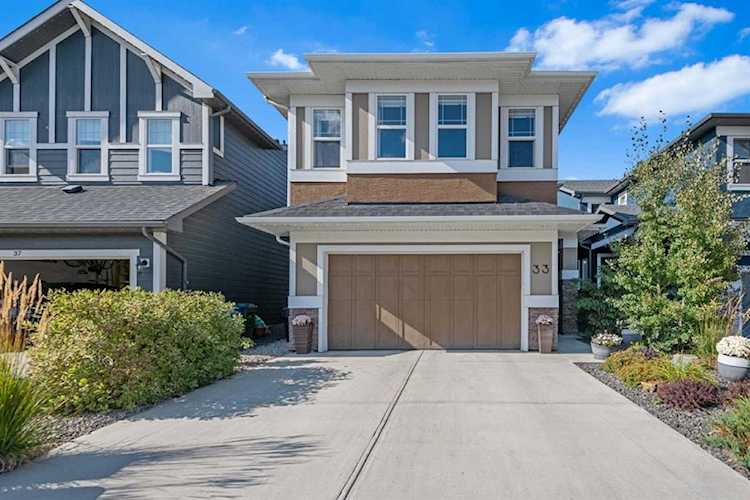 33 Cranbrook Cove SE Calgary, AB T3M 2S9