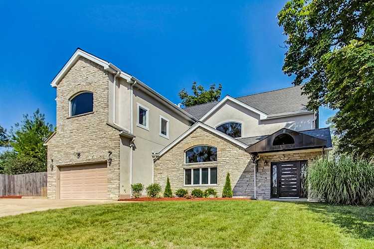 230 58th St Clarendon Hills, IL 60514