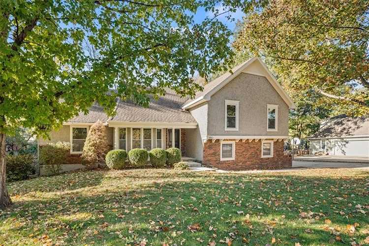 11912 Belinder Rd Leawood, KS 66209