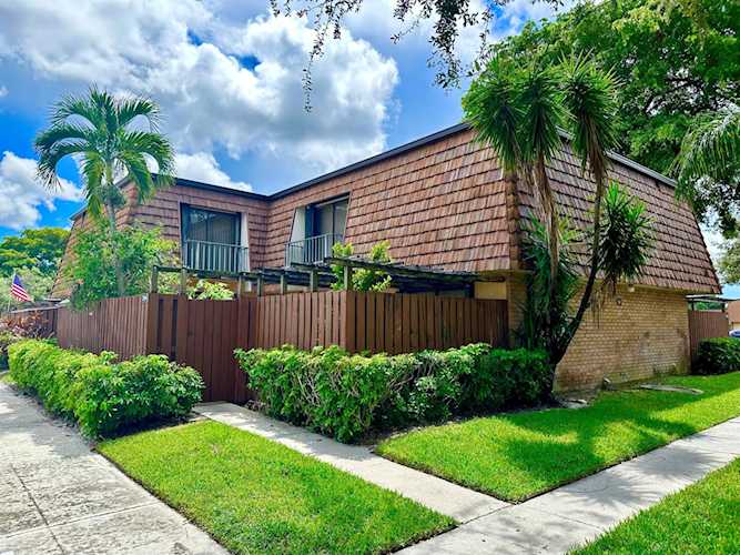2903 29th Lane Greenacres, FL 33463