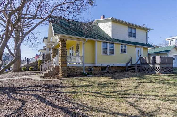 702 W 45th St Kansas City, MO 64111