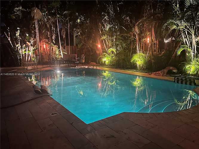 1255 Washington St Hollywood, FL 33019