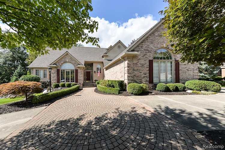 21455 Chase Dr Novi, MI 48375 home for sale, MLS#20230069384 | Dwellings Michigan Real Estate Photo 1