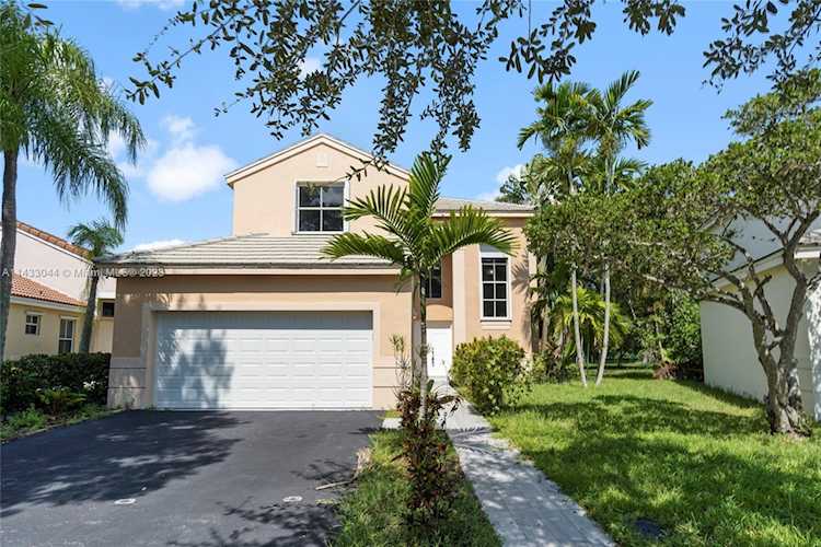 141 W Bayridge Dr Weston, FL 33326