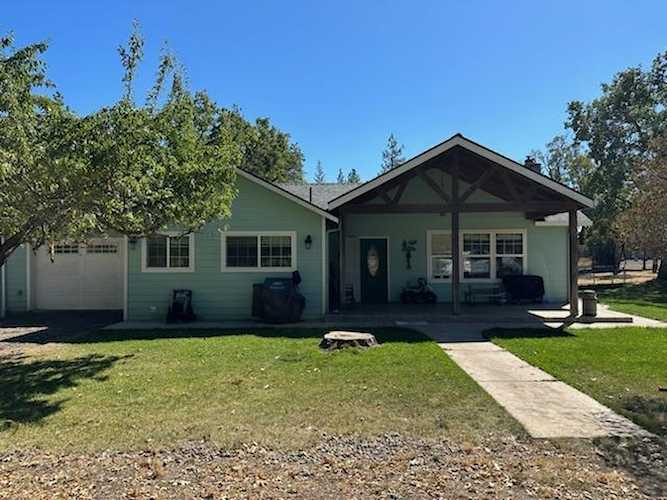 6416 Rogue River Dr Shady Cove, OR 97539