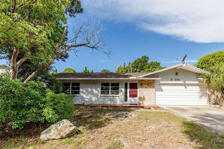 720 Lentz Rd Belleair Bluffs, FL 33770