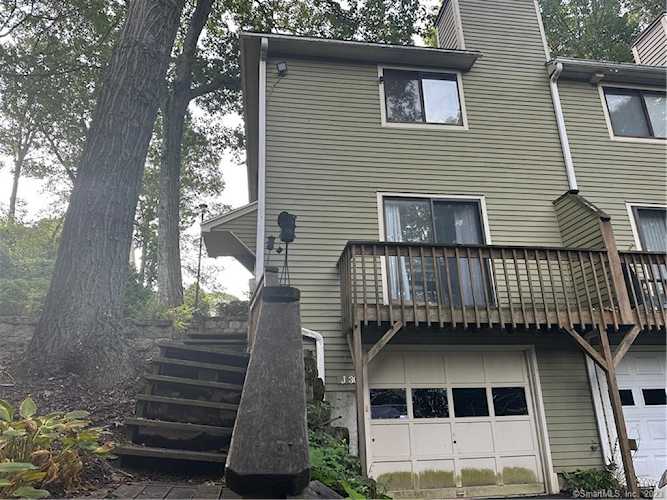 40 Foxon Hill Rd #J36 New Haven, CT 06513