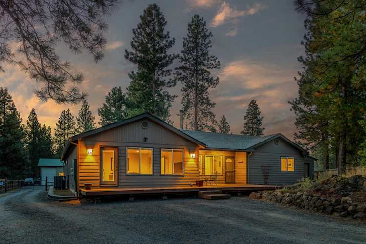 19518 River Woods Dr Bend, OR 97702